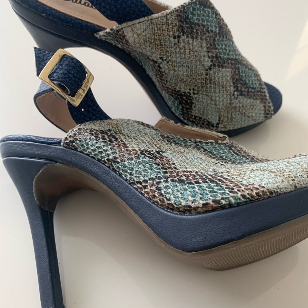 HEELS